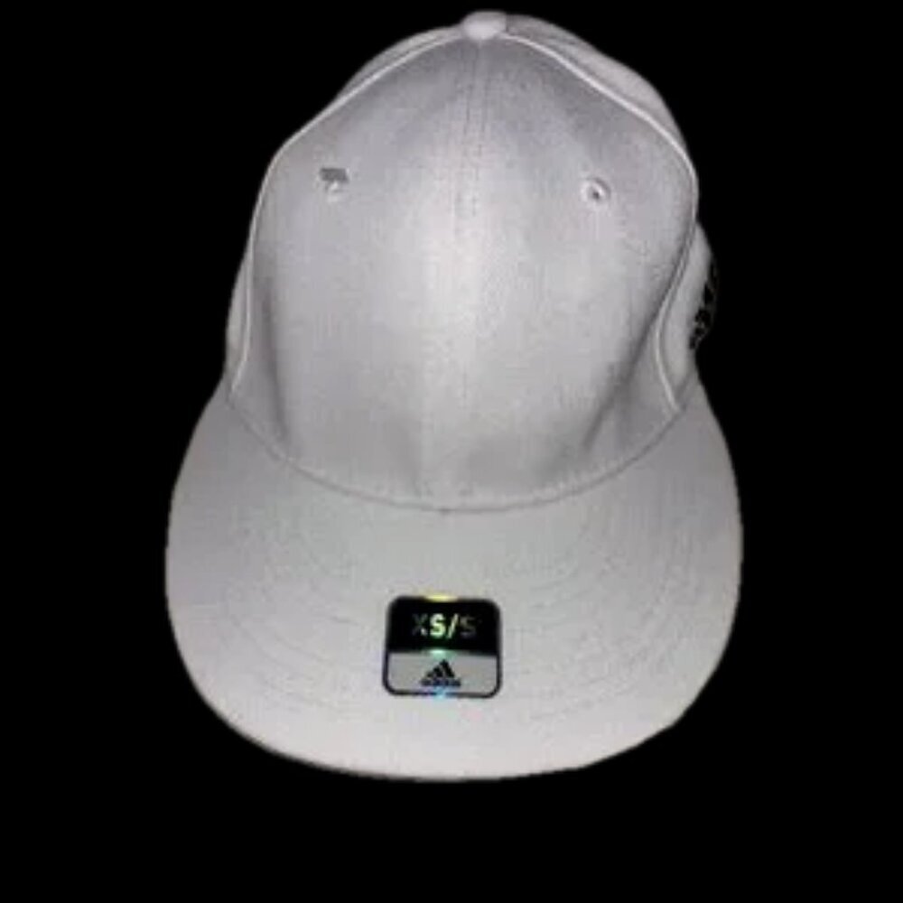 adidas Men’s White Baseball Hat with Logo Sticker